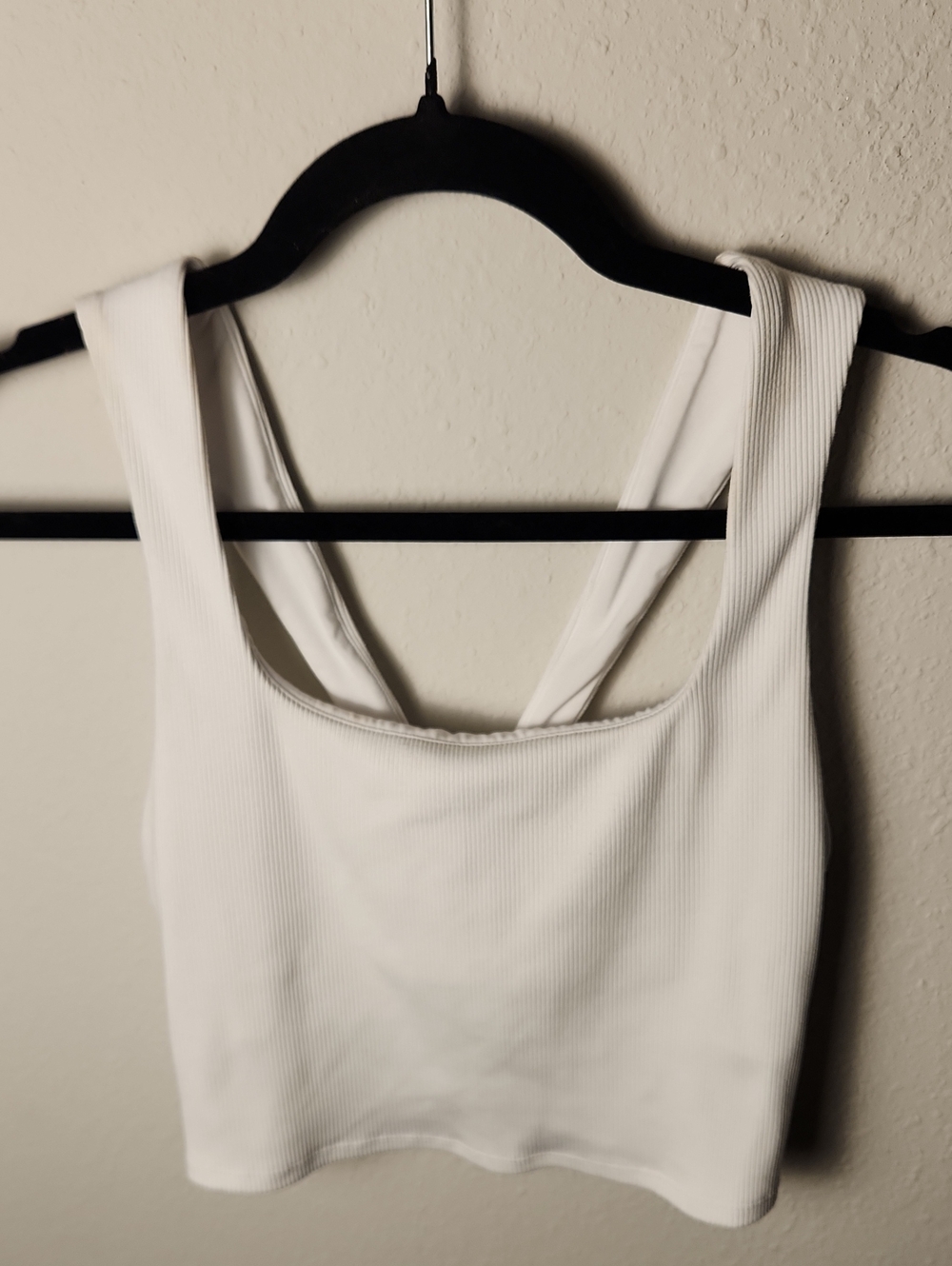 alo Yoga Ribbed Bra in White. Size M.